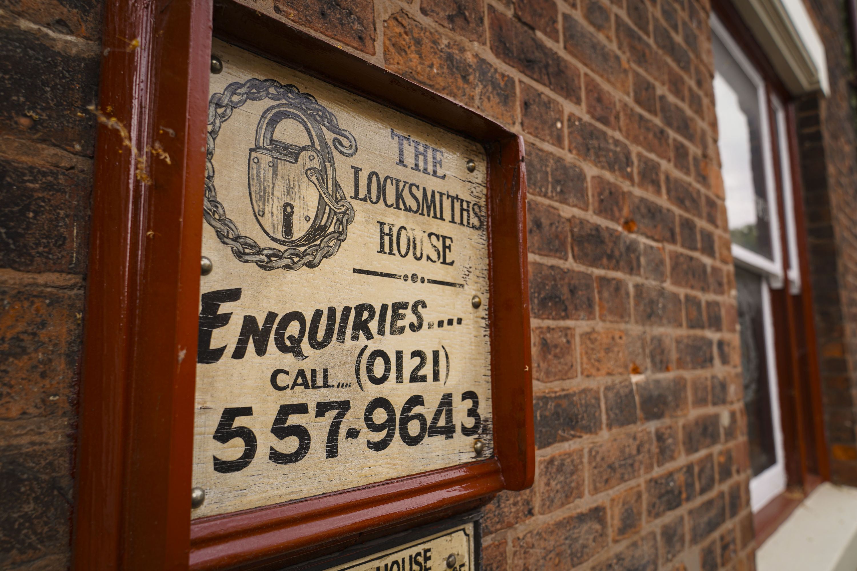 Locksmiths Sign Enquire